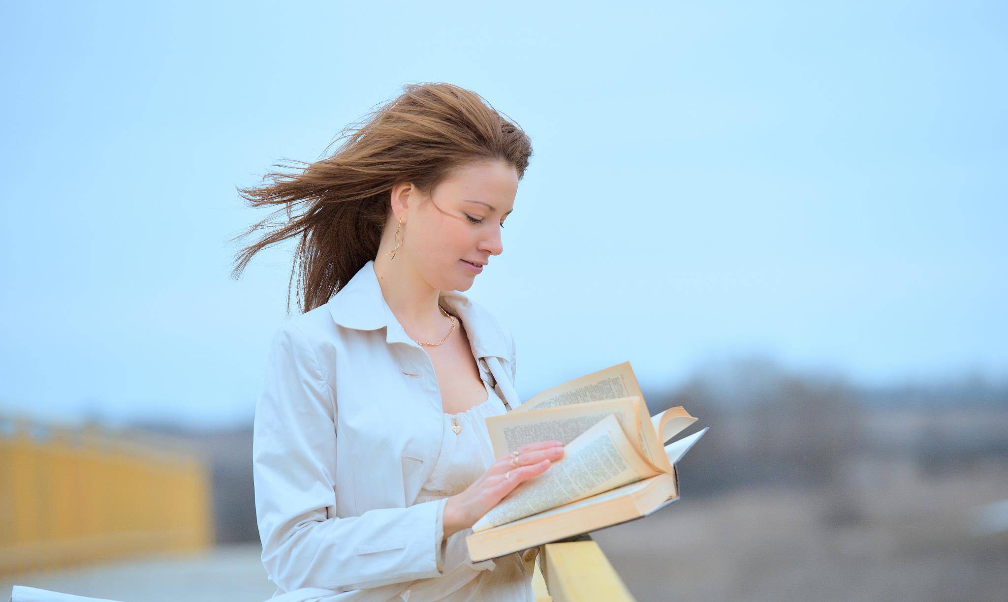 绝经的迹象有哪些？45-55岁女性必看，轻松识别身体变化，告别潮热、情绪波动困扰